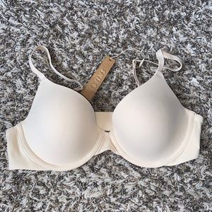 *NWT* Skims t-shirt Bra in Sand 34B